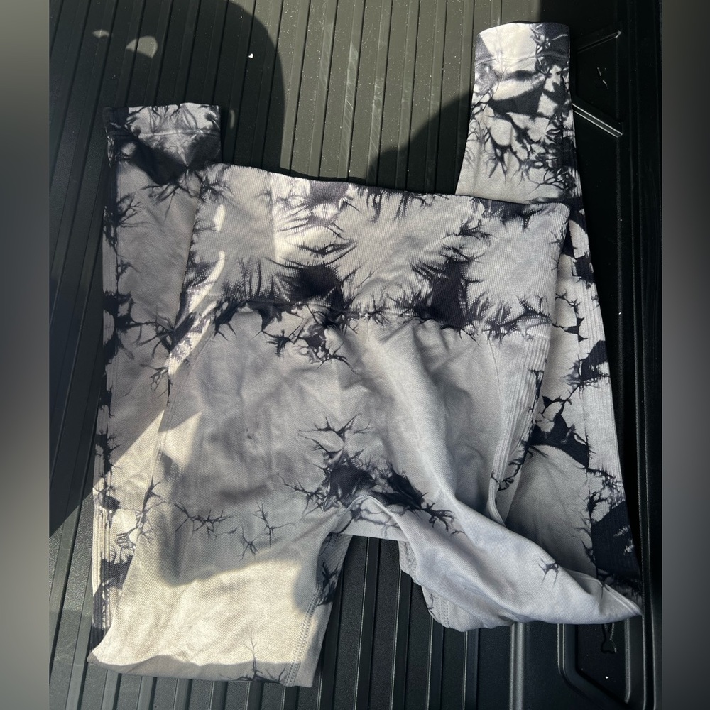 tie dye workout leggings!